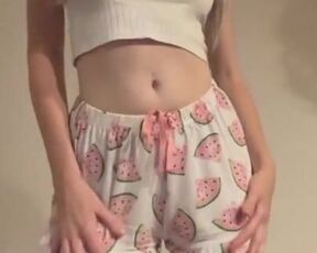 Hot body, tits, sexy pajamas, I'm getting HD in front of the camera