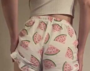 Hot body, tits, sexy pajamas, I'm getting HD in front of the camera