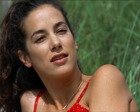 Nina Hartmann - Tatort e604 (2004) topless scenes