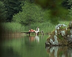 Nina Hartmann - Tatort e604 (2004) topless scenes