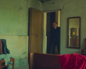 Paola Lavini - Volevo nascondermi (2020) topless video