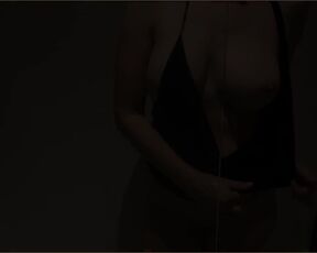 Pretty woman washed the bathtub and showed us her tits. First a glimpse, then on purpose.