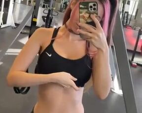 Topless GYM Tiik TOk