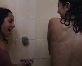 Silvia De Dios, Julieta Laverde sexy - Al lado del río (2020) Hot Shower Scene