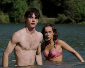 Laura Moray sexy, Megan Montaner, Carla Díaz - The Hunt (2020) s01e05-07 Hot Bikini Scenes