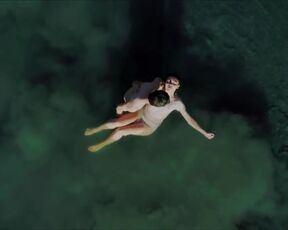 Laura Moray sexy, Megan Montaner, Carla Díaz - The Hunt (2020) s01e05-07 Hot Bikini Scenes