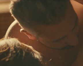 Antje Traue, Julia Koschitz - Am Anschlag hot - Die Macht der Kränkung (2021)s01e02