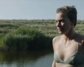 Line Pillet - Tench (Muidhond) (2019) Naked Actress