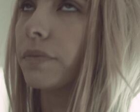 Meghan Oberholzer, Genesis Canda nude - Iris (2020)