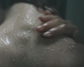 Katharina Schlothauer nude - In falschen Händen (2022)