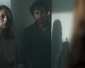 Katharina Schlothauer nude - In falschen Händen (2022)