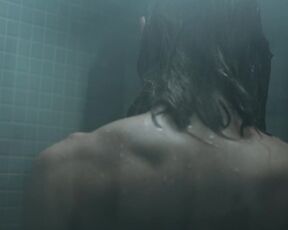 Katharina Schlothauer nude - In falschen Händen (2022)