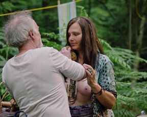 Katharina Wackernagel, Elena Wegner topless - Mord mit Aussicht (2022)  s04e05