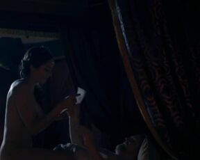 Amrita Acharia, Ludivine Sagnier sexy - The Serpent Queen (2022) s01e02