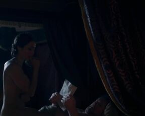 Amrita Acharia, Ludivine Sagnier sexy - The Serpent Queen (2022) s01e02