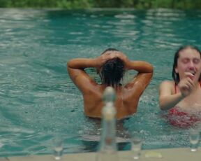 Amandla Stenberg, Rachel Sennott, Maria Bakalova, Chase Sui Wonders, Myha'la Herrold - Bodies Bodies Bodies (2022) Nude Scene from the movie