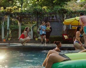 Amandla Stenberg, Rachel Sennott, Maria Bakalova, Chase Sui Wonders, Myha'la Herrold - Bodies Bodies Bodies (2022) Nude Scene from the movie