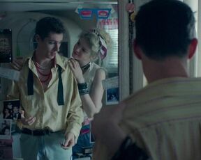 Elena Kampouris naked - Shoplifters of the World (2021) Sex video