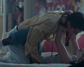 Elena Kampouris naked - Shoplifters of the World (2021) Sex video