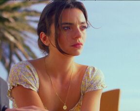 Marie Cavanna, Maya Boraine hot - Moderna (2021) Not Nude scenes