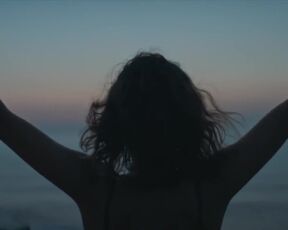 Usúe Álvarez nude - El radioaficionado (2021)