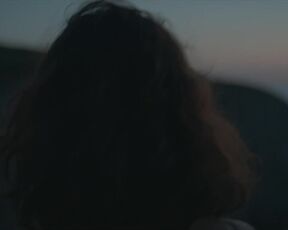 Usúe Álvarez nude - El radioaficionado (2021)