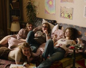 Nathalie Lucia Hahnen, Stella Holzapfel sexual - Vatersland (2020)