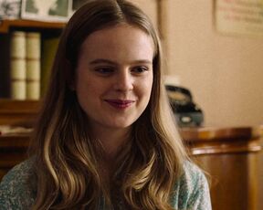 Nathalie Lucia Hahnen, Stella Holzapfel sexual - Vatersland (2020)