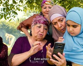 Andrea Sawatzki, Maria Happel - Freibad (2022) Sexy Scene