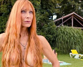Andrea Sawatzki, Maria Happel - Freibad (2022) Sexy Scene