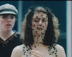 Miriam Stein topless - Moskau Einfach! (2020) naked on stage scene