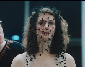 Miriam Stein topless - Moskau Einfach! (2020) naked on stage scene