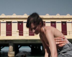 Simona Malato nude and other - Le sorelle Macaluso (2020) Full Frontal Bathroom Scene