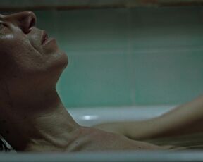 Simona Malato nude and other - Le sorelle Macaluso (2020) Full Frontal Bathroom Scene