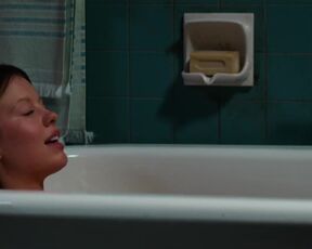 Mia Goth sexy - Pearl (2022)