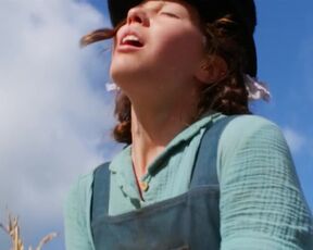 Mia Goth sexy - Pearl (2022)