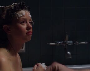 Mia Goth sexy - Pearl (2022)