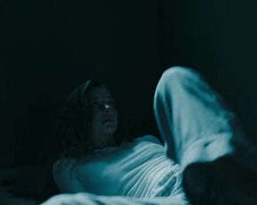 Svenja Jung naked- Fly (2021)