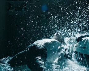 Svenja Jung naked- Fly (2021)