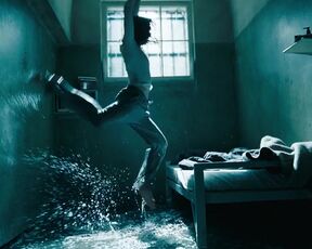 Svenja Jung naked- Fly (2021)