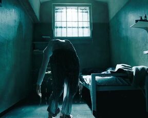 Svenja Jung naked- Fly (2021)