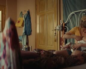 Hilde Dalik nude - Alles finster (2022)  s01e04