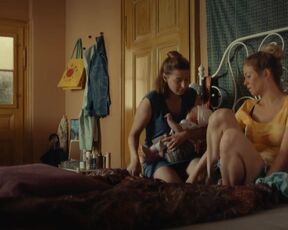 Hilde Dalik nude - Alles finster (2022)  s01e04