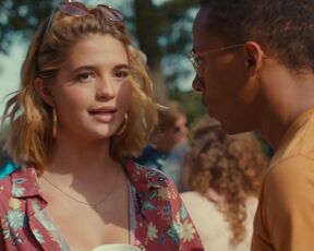 Lea van Acken, Lisa-Marie Koroll sexy - Abikalypse (2019) Hot Scene from the movie