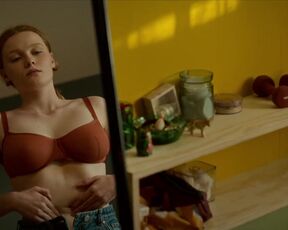 Ines Høysæter Asserson nude - Royalteen (2022)