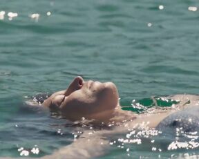 Louise Chevillotte nude - Une femme à la mer (2022) Full Frontal