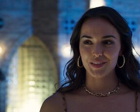 Isa Montalbán, Leyre Romero sexy - HollyBlood (2022)