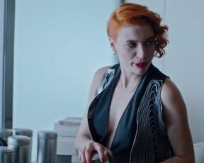 Lisa-Lena Tritscher - Wischen ist Macht s01e10 (2019) Sexy Scenes