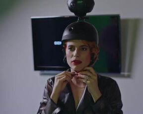 Lisa-Lena Tritscher - Wischen ist Macht s01e10 (2019) Sexy Scenes