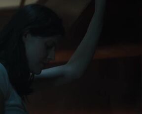Alexandra Daddario sexy - Anne Rice's Mayfair Witches (2023)  s01-e01 Bedroom Scene